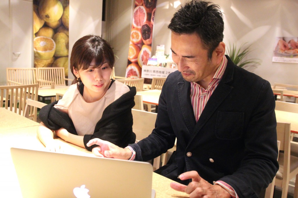 フリーランスと企業の仲介サービスCARRYME(キャリーミー)創業メンバーの大澤亮さんと毛利優子さんの仕事風景