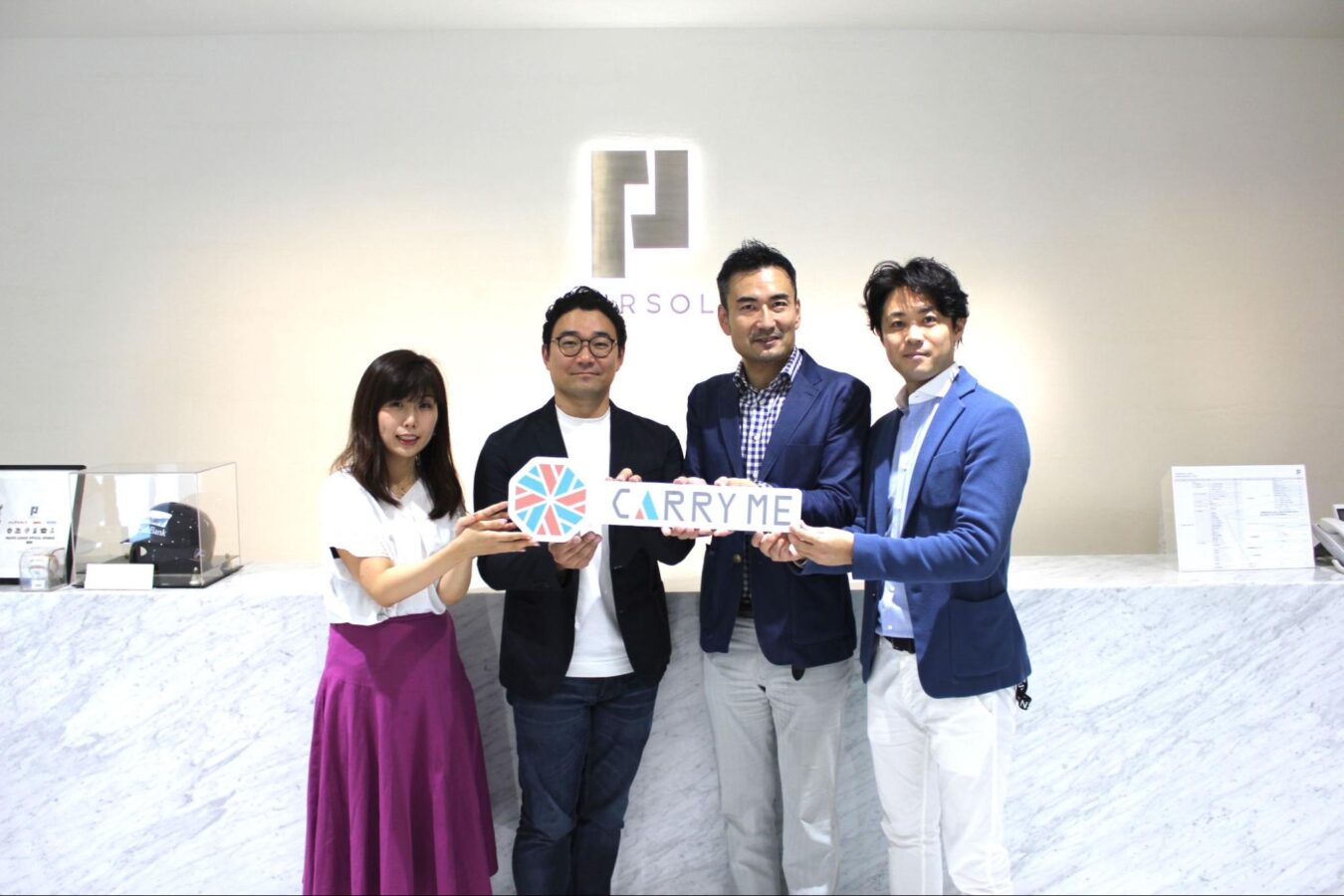 右から、PERSOL INNOVATION FUND合同会社の石田真悟様、
PERSOL INNOVATION FUND合同会社代表のパートナー加藤丈幸様、
当時の弊社CMO毛利との記念写真
